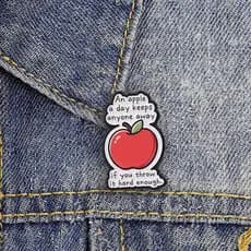 Uma Maçã Por Dia Mantém O Médico Afastado Broche Uv Acessórios De Roupas Da Moda Mochila Crachá Joias Presente