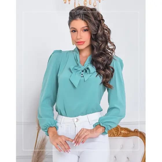 Blusa Verde Tiffany com Gola Gravatinha.