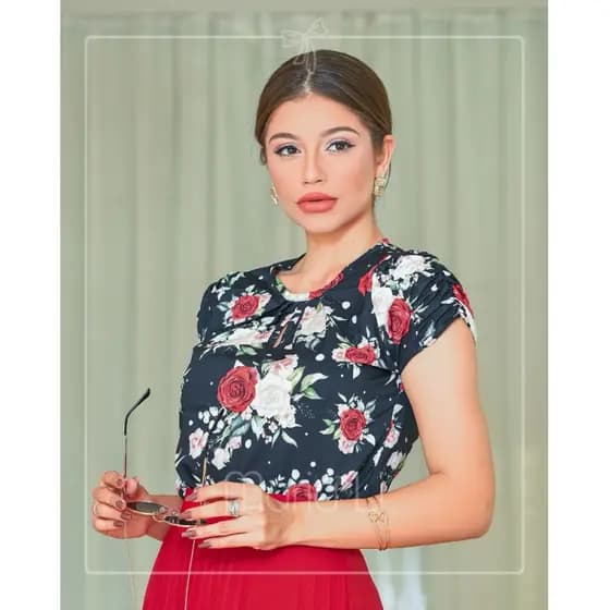 Blusa Manga Curta com Estampa Floral