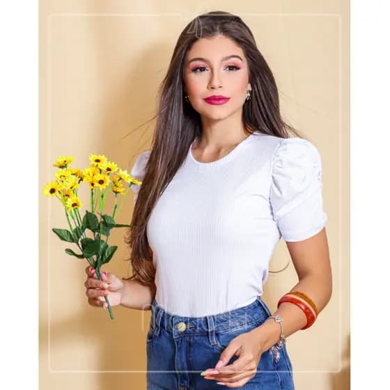 Blusa Feminina em Malha Canelada com Manga Franzida Branca Casual