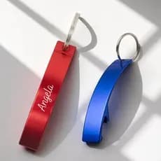 Chaveiro Abridor de Garrafa Metal Brilhante Personalizado Colorido e Compacto