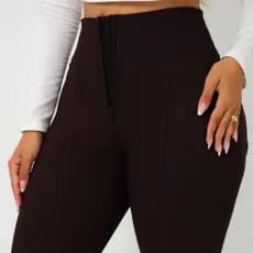 calça feminina montaria cintura alta  flare pop com ziper e bolso