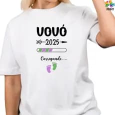 Camiseta Adulto VOVÓ Carregando 2025 - Pezinhos VERDE E LILÁS - Loading Chá Revelação Camisa 2025