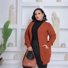 Cardigan Plus Size Feminino -Casaco de Inverno Tricot Com Detalhe nas Mangas e nos Bolsos Laterais  - Veste  do 46 ao 56