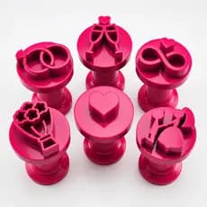 Kit Carimbos para Brigadeiro Casamento – Noivos, Aliança, Coração – Moldes Doces – 6 Peças