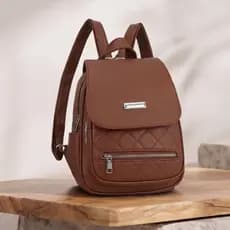 Mochila Feminina Media de Couro Sintético Para Uso em Dia dia