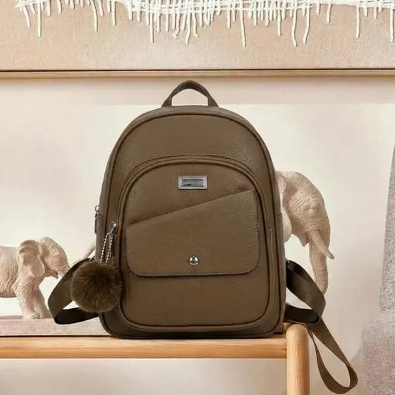 Mochila feminina media com chaveiro Para uso em dia Passeio Viagem Trabalho
