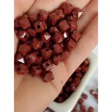 Miçanga Dadinho Pedraria em Cubo com furo Passante 8 MM Cor Marrom Chocolate - Pacote 50 Gramas