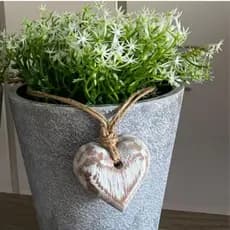 Pingente Decorativo Coração em Madeira Branco  4 cm – Decoração Afetiva para Ambiente