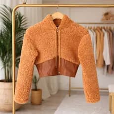 Jaqueta Teddy Confortável Blusa Couro Casaco Capuz Estilosa Agasalho Pelinho Estilo Cropped