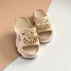 Babuche Verão - Sandália Chinelo Yvate com Pins