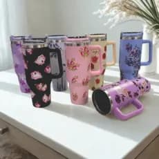 Copo Térmico Floral 1,2L Aço Inox com Alça – Mantém Bebidas Quentes e Frias, com Canudo