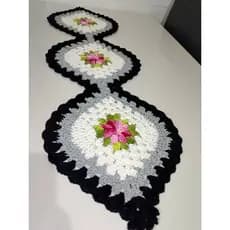 Trilho de Mesa ou Centro de Mesa Crochê Feito a Mão Artesanal