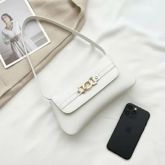 Bolsa Feminina de Ombro Branca Baguete Estilosa Casual Perfeita para o dia a dia