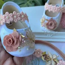 Kit Sapatinho Infantil Menina Tênis com Laço Decorado Coleção Jardim Encantado da Manu + Faixinha