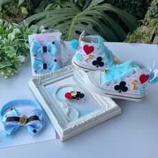 Kit Tênis Menina Alice Encantada Sapatinho + Prendedor Chupeta Laço Decorado Presilha ou Tênis
