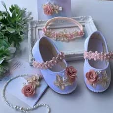 Kit Sapatinho Menina Jardim Encantado Manu Branco Sapatilha + Prendedor Chupeta Laço Decorado Presilha