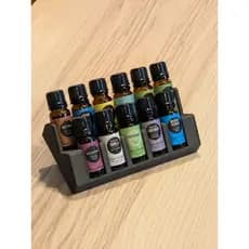 Mini Suporte 3D para Aromaterapia | Prateleira para 11 Óleos Essenciais de 10ml | Ideal para Mesa ou Estante