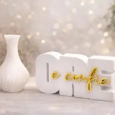 Letreiro Decorativo "Ore e Confie" em 3D