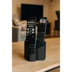 Suporte Triplo Minimalista para Controle Remoto de TV em PLA 3D Reforçado