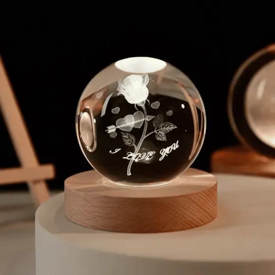 Luminaria Bola de Cristal Globo de LED 3D Enfeite de Mesa com Base de Madeira