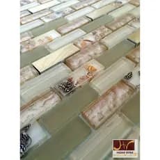 Pastilha De Vidro Cristal Bege Horizontal com Aço Ouro e Concha Marinha