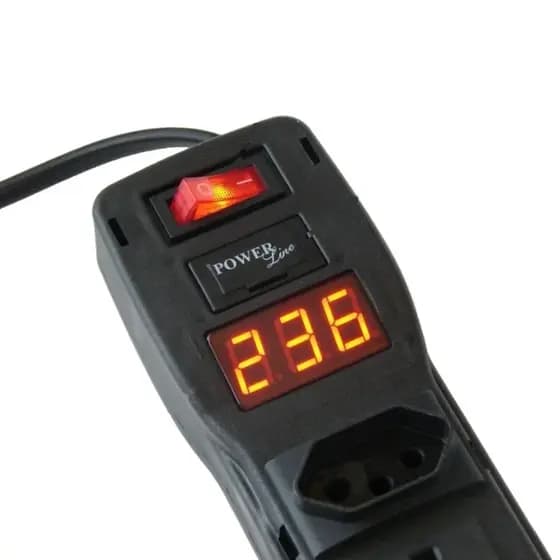 Régua 3 tomadas com voltímetro digital - indica a voltagem da sua rede