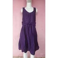 Lindo vestido roxo.