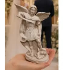 Escultura em Resina São Miguel 20cm  Imagem Estatueta P/ Decoração