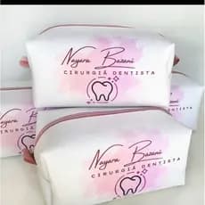 Necessaire Personalizada Profissional com Logo – Brinde Corporativo Premium Impermeável