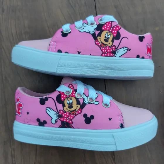 Tenis Infantil Menina personagens confortavel
