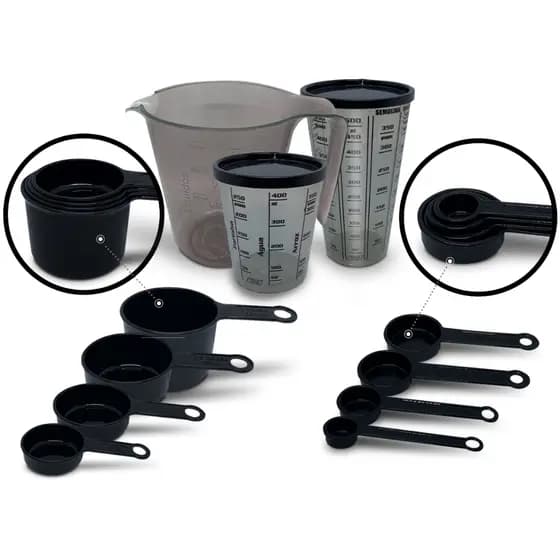 Kit's Medidas 11 Peças Com Jarra 500ml, Copo (Com Tampa), Copo Pequeno (Com Tampa), Xicara e Colheres Preto. Resistentes
