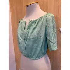 Blusa de Linho com Decote Quadrado