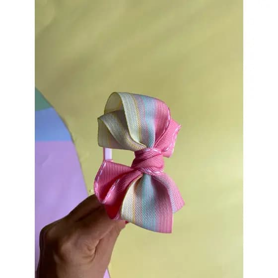 Laço infantil Milena para menina, cabelo poderá ser na tiara ou no bico de pato com borrachinha aintdeslizante