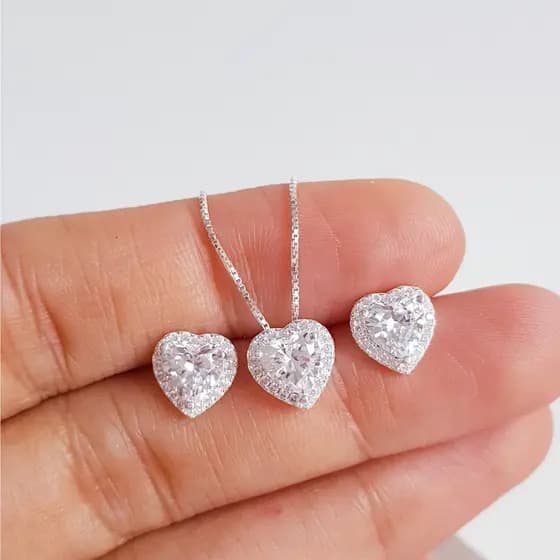 Conjunto Colar E Brinco Ponto De Luz Coração cravejado  Zircônia Banhado A Prata 925 e ouro 18k