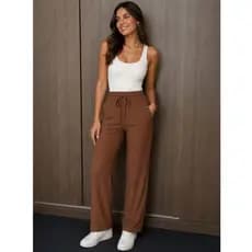 calça pantalona texturada com elástico moda feminina