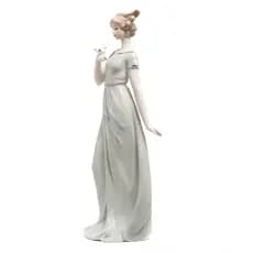 Escultura Dama em Porcelana com Pássaro Símbolo de Harmonia