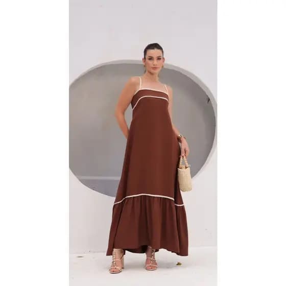Vestido Soltinho Femenino com Babado, Costas Nua, com Amarração, Alça Fina, Look Casual Chic, Elegante e Confortável.
