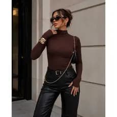 Blusa Feminina Manga Longa Peluciada Dedeira Estilo Gringa Quentinha e Macia Streetwear Modelagem Justa Casual Academia
