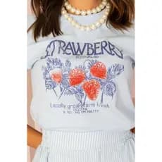 T-shirt Strawberry Festival 86: Estilo Fresco e Divertido para o Seu Look