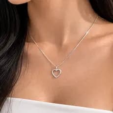 Colar Feminino Com Pingente Coração Vazado Banhado A Prata 925