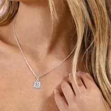 Colar Com Pingente Letra Inicial Banhado A Prata 925