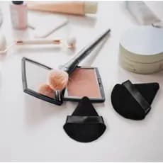 Kit com 10 Esponjas de Maquiagem Veludo em formato de Triângulo – Toque Suave