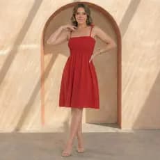 Vestido Curto Feminino em Tecido Duna Liso Vermelho com Alças Ajustáveis e Bustinho em Lastex - Veste até 42