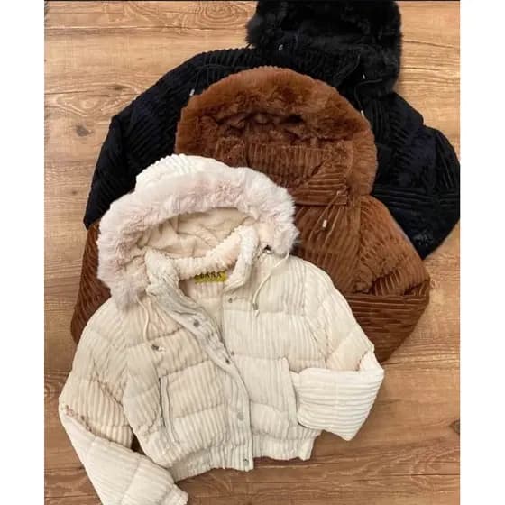 Jaqueta Puffer Feminina Cotêle Grosso Bolsos com Ziper e Fecho em Botões Com Capuz Removivel