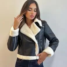 Jaqueta de Couro com Detalhe em Pelúcia Teddy Casaco Biker de Poliuretano