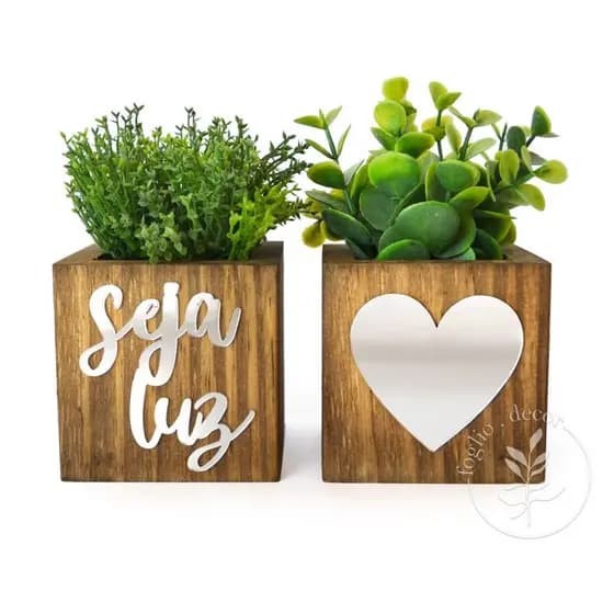 Kit 2 Vasos Decorativos Com Frase Seja Luz e Plantas Artificiais Inclusas