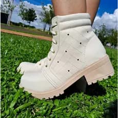 Bota Coturno Feminina Cadarço Ajustável Strass Saltinho Tratorado Antiderrapante Segura Estilosa