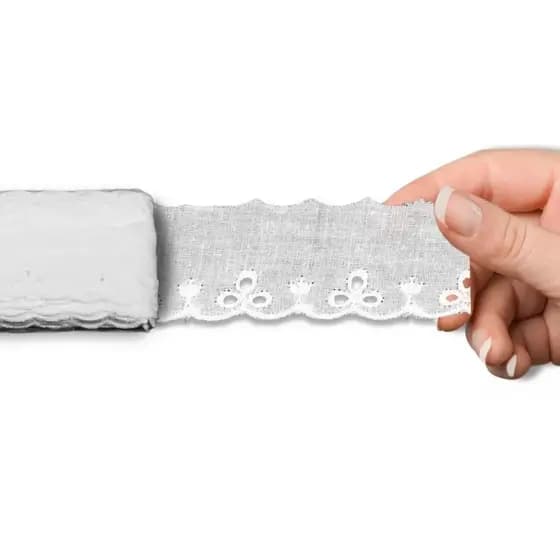 Pacot BORDADO INGLÊS 13,7 M DE COMPRIMENTO 5 CM DE LARGURA LESE EM TIRA Branco
