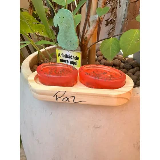 kit com dois sabonetes artesanais de morango e chia